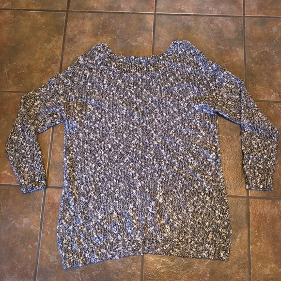 Sweaters - Picture 4 of 4